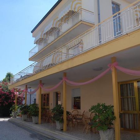 Hotel Perugini Marebello Buitenkant foto
